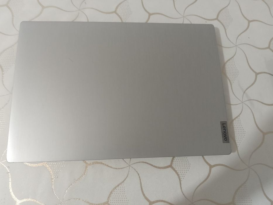 Lenovo Noutbuk sotiladi