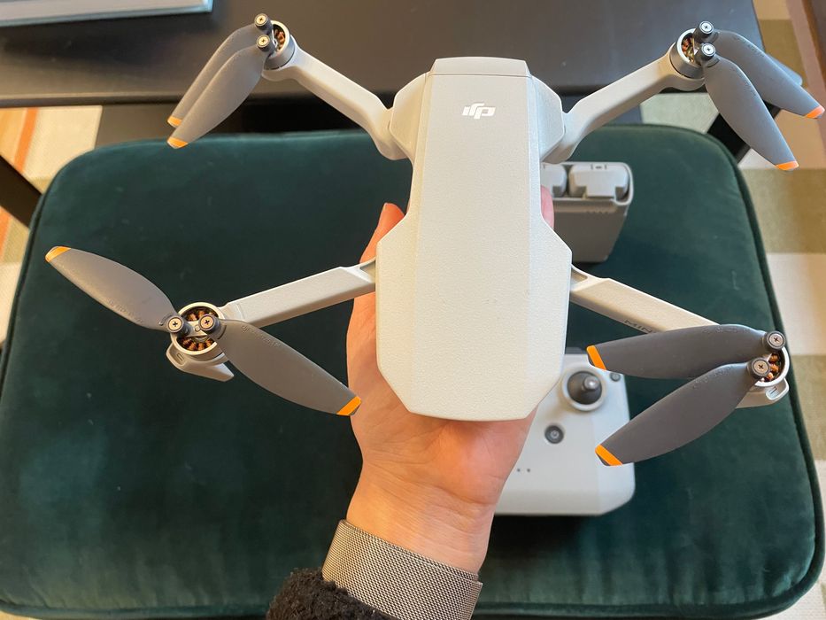 Продавам Дрон DJI MINI 2