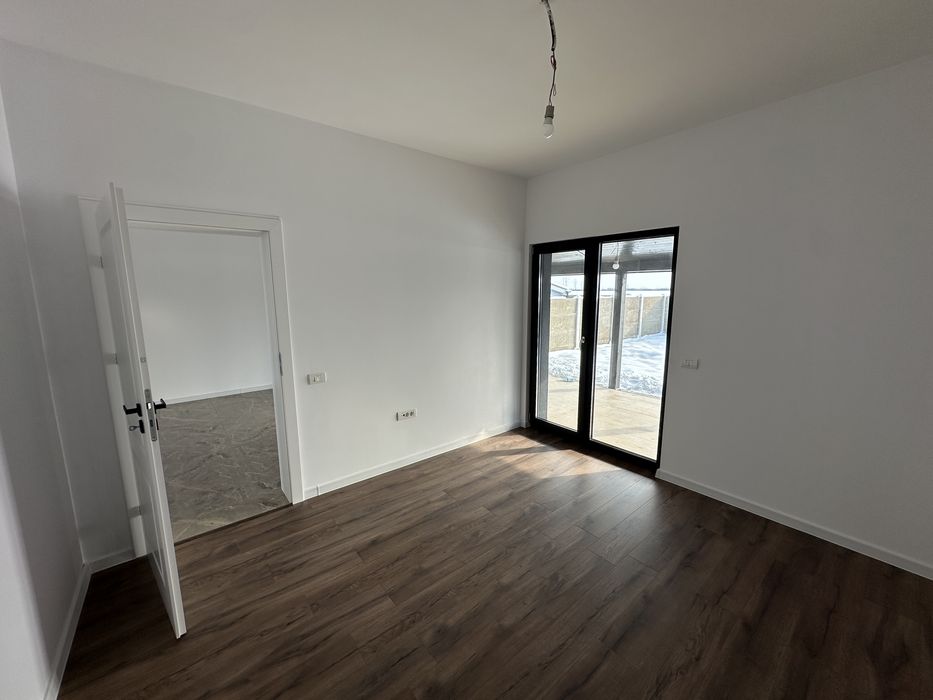 Vand 1/2 duplex Mosnita Noua