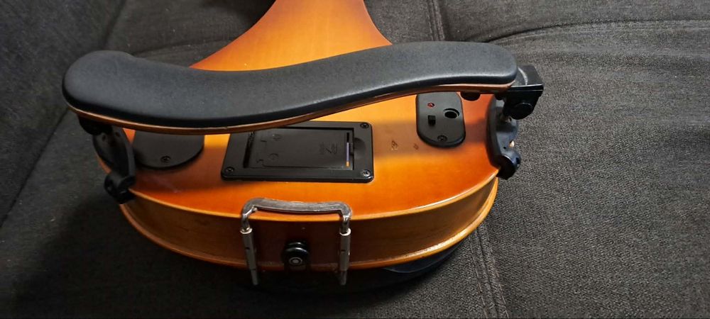 Vând vioara electrica