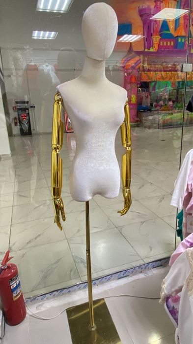 Манекены для женской одежды