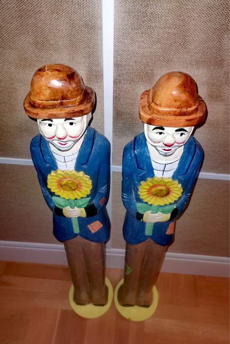 Антикварна дървена фигура на клуон държащ слънчоглед 2бр. размер h95см