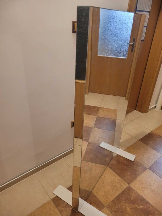 Огледало на стойка