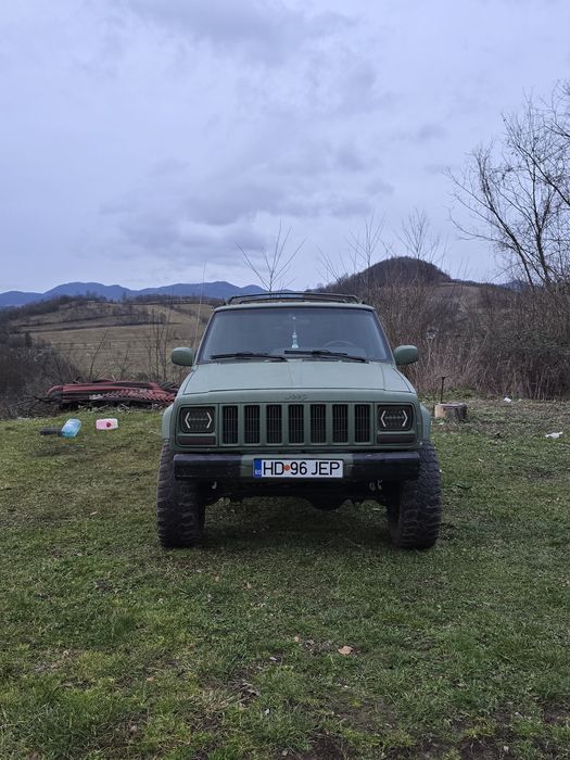 Vând jeep Cherokee xj 2.5 td Vm
