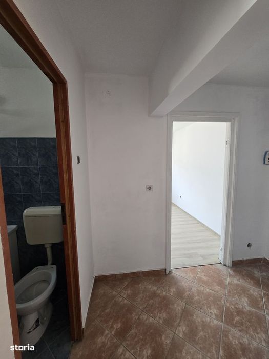 Garsoniera cu balcon bloc de apartamente!