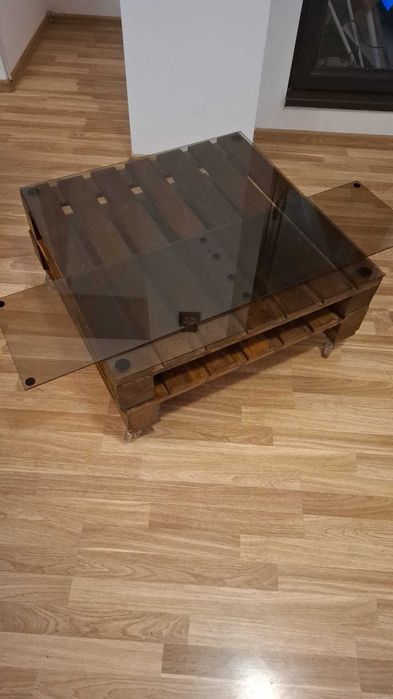 Masa din paleti cu geam si roti