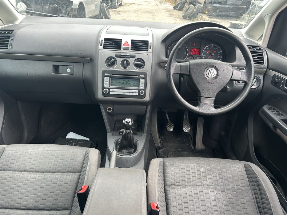Volkswagen Touran  1.9TDI 105кс. BXE  2009г. - НА ЧАСТИ