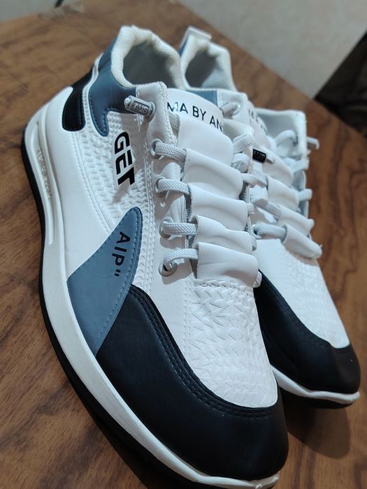 42-oʻlchamli erkaklar krossovkasi