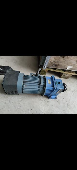 Motor electric trifazat cu reductor, 1.5kW, 114rpm, 380V
