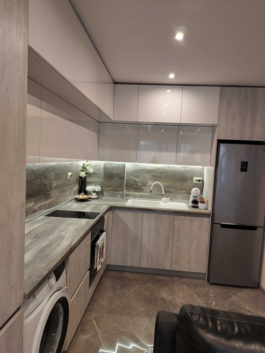 Нощувки .Луксико  е двустаен апартамент с гараж .До Гранд мол .