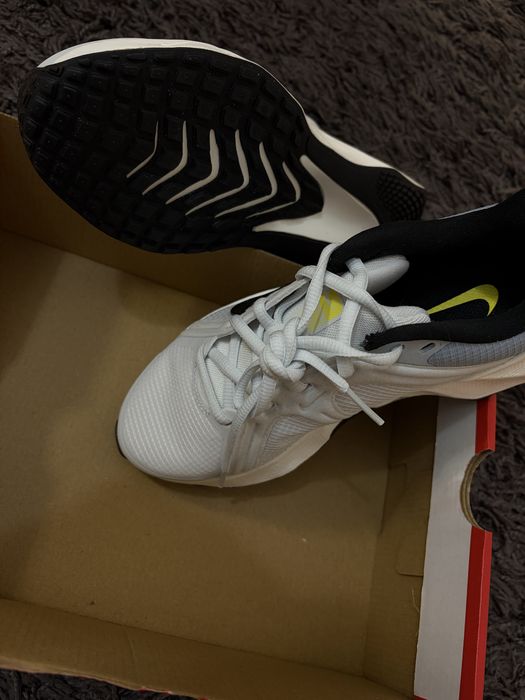 Adidasi nike metro tek 38