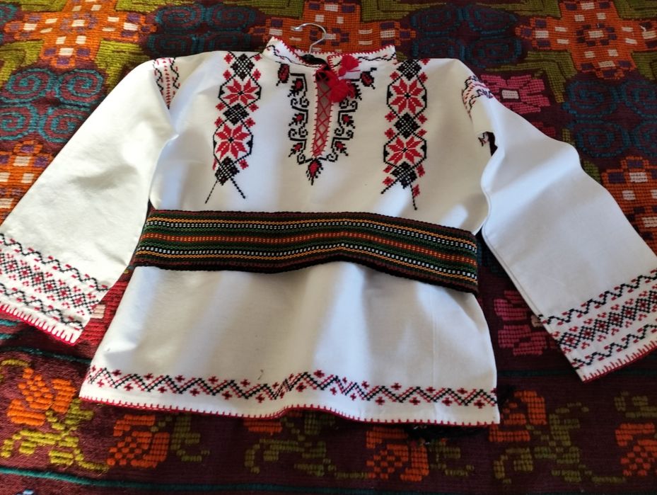 Ie populară băieți