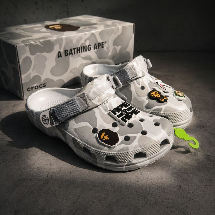 ХИТ! Камуфляжные BAPE Crocs — успей купить