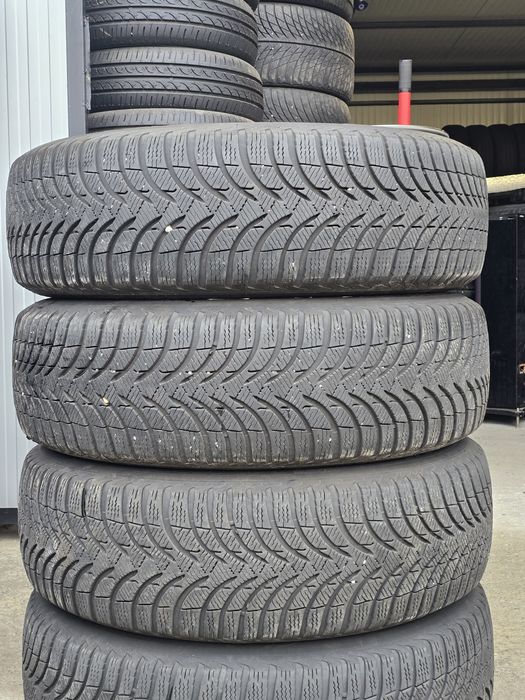 4 Броя 215/60/17 Michelin 2x7mm 2x5,6mm