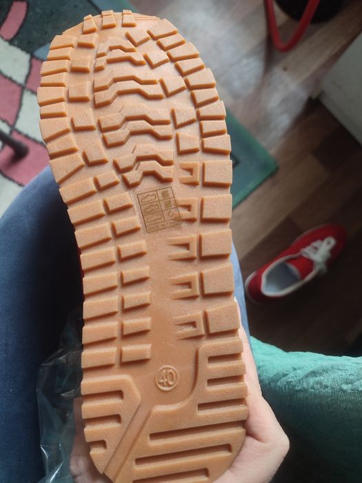 Продам новые красовки 6000тг