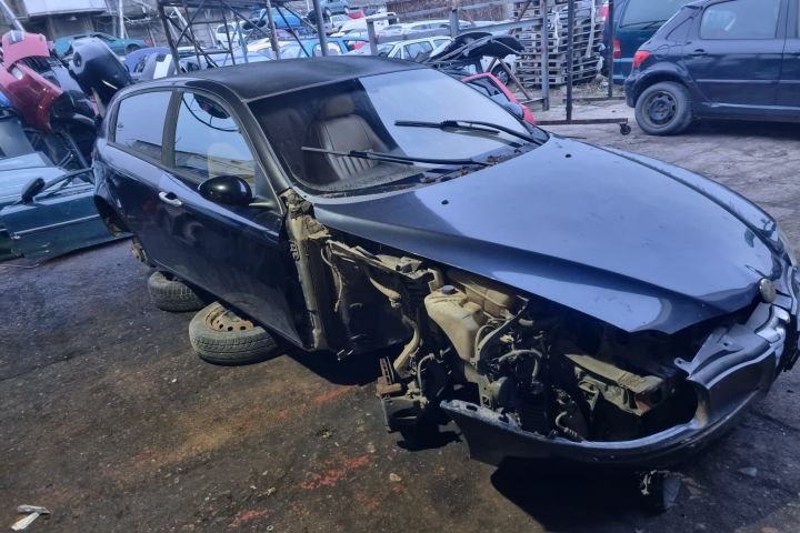 Lampa stop dreapta pe aripa Alfa Romeo 147 prima generatie