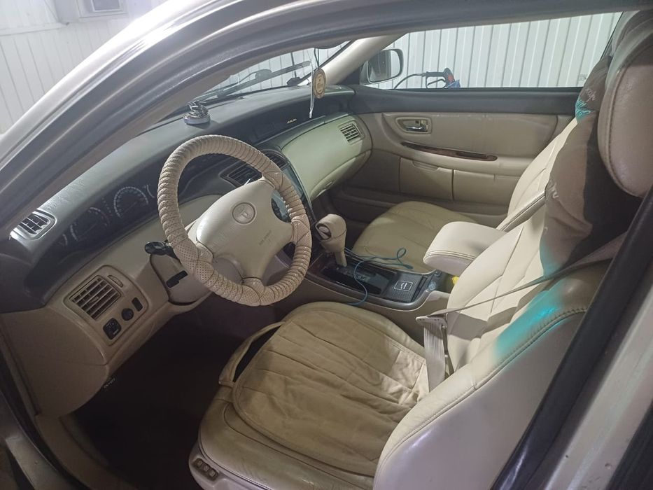 Тойота авалон 2000