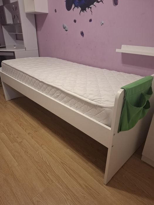 Легло с подматрачна рамка, от икеа и матрак