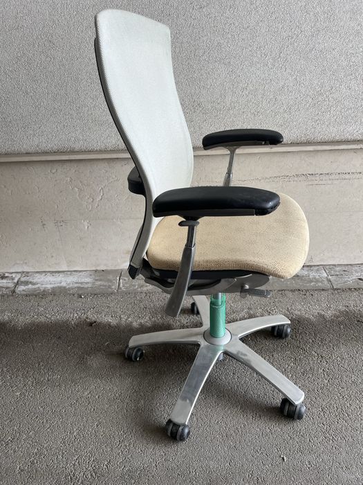 Ергономичен офис стол Knoll Life