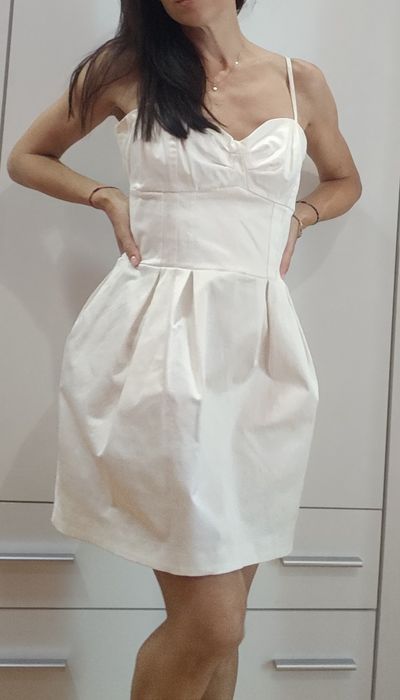 Бяла къса рокля Gina Tricot/42L