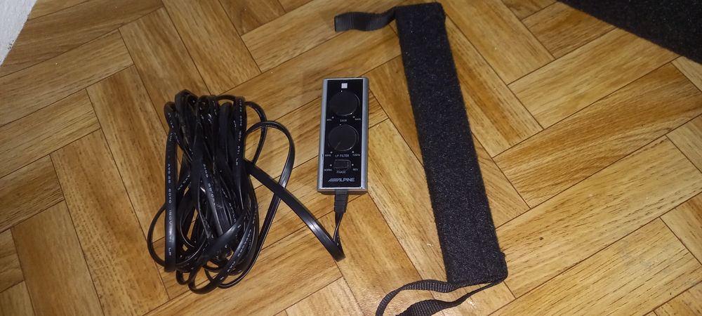 Саббуфер Alpine 8