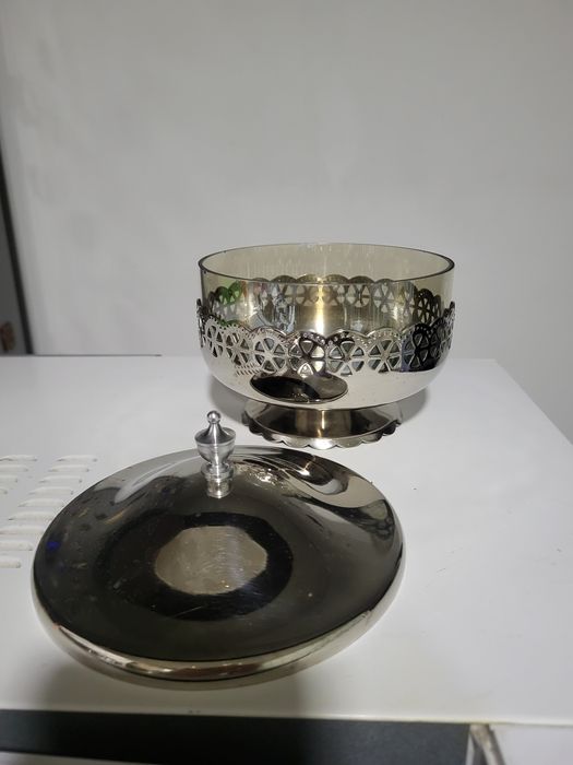 Сахарница метал и стекло.