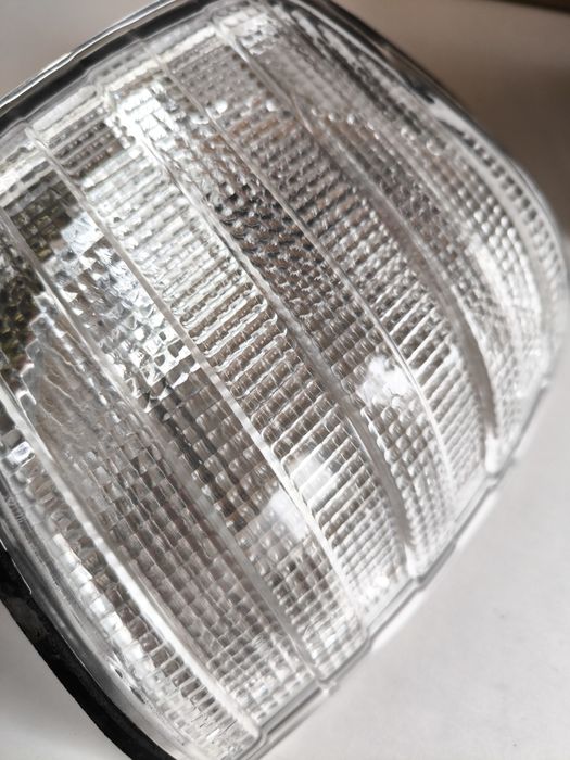 Мигач Mercedes w126 нови бели Мигачи пура 126 предни
