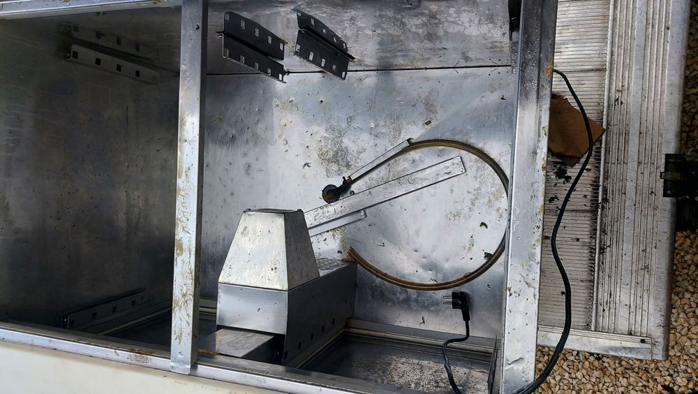 Хладилна маса саладета с плот за рязане 100х70см.