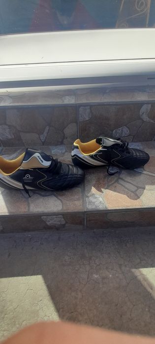 Adidasi Admiral Fotbal