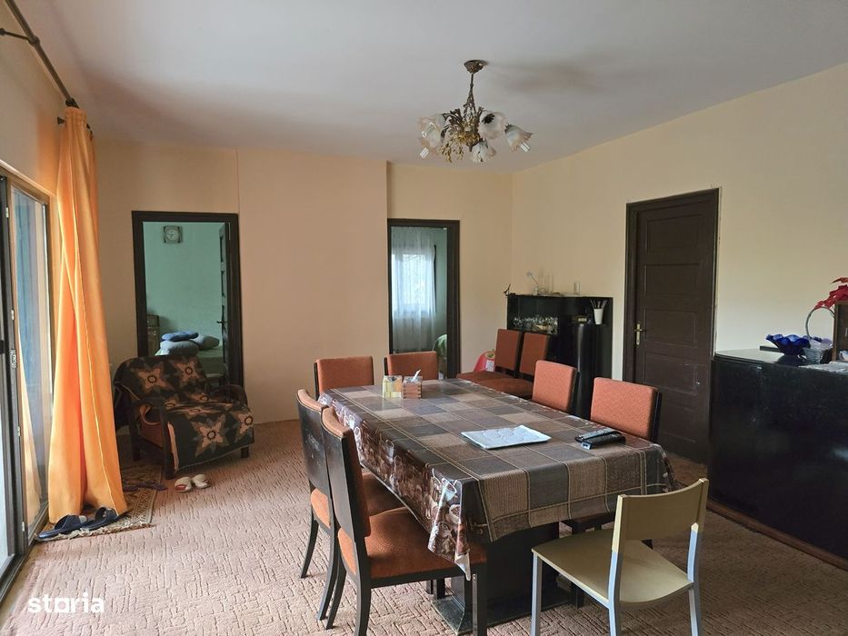 Breaza, Casa de vanzare, 7 camere, teren, livada 3800m², zona centrala