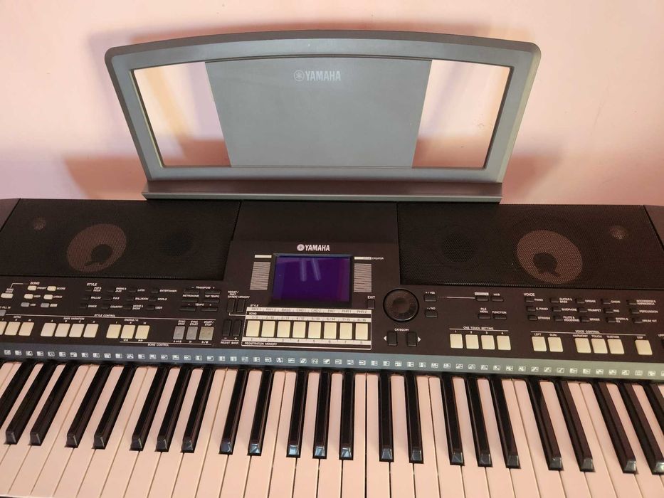 Синтезатор Yamaha PSR-S550 (Arranger Workstation)