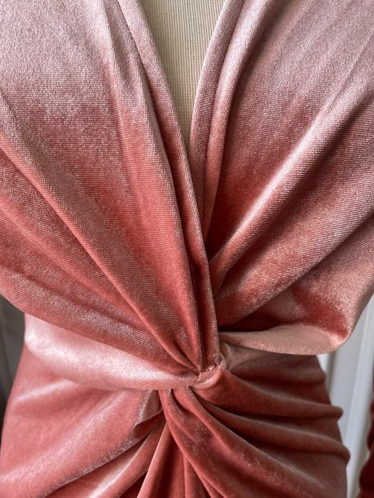 H&M Divided Къса еластична рокля от розов плюш, L размер