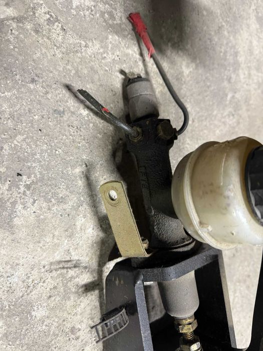pompa frana cu  pedala provenit de pe Dumper