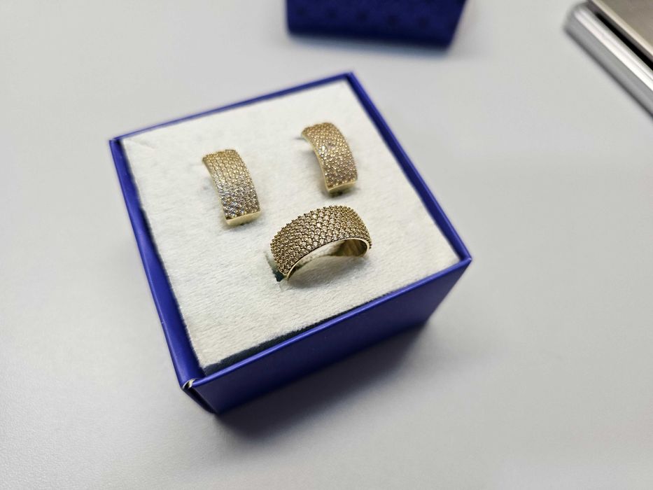 ПРОДАМ Комплект: Cерёжки и кольцо / Золото 585 Пробы 10.98 Грамма.