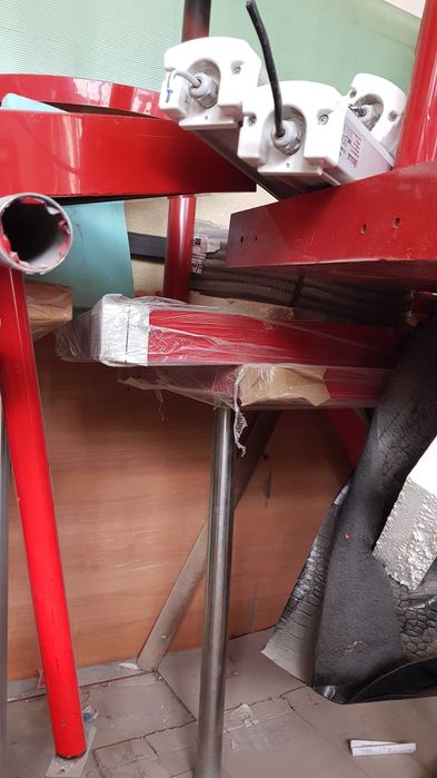 Червени маси и барплотове от стъклопласт различни размери