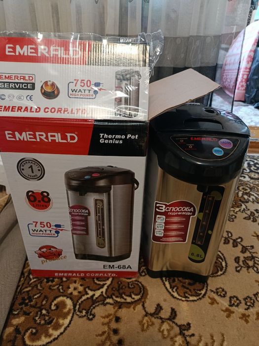 Термопот Emerald, новый, 6,8 литров.