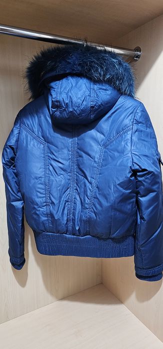 Продам женский пуховик.