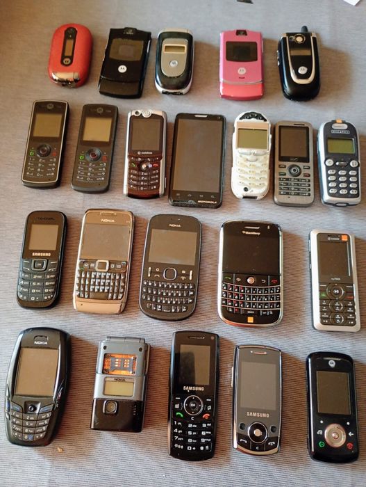 Lot de telefoane pt piese ( multe se aprind)