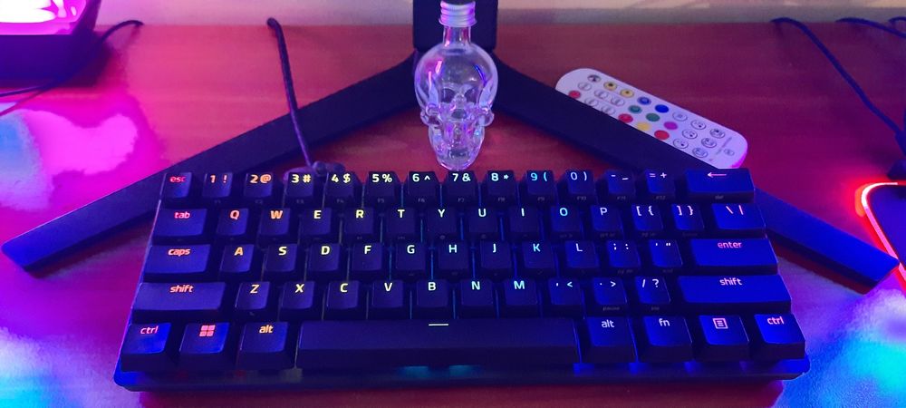 Tastatură Razer Huntsman Mini (Red Switch) – Ca Nouă!