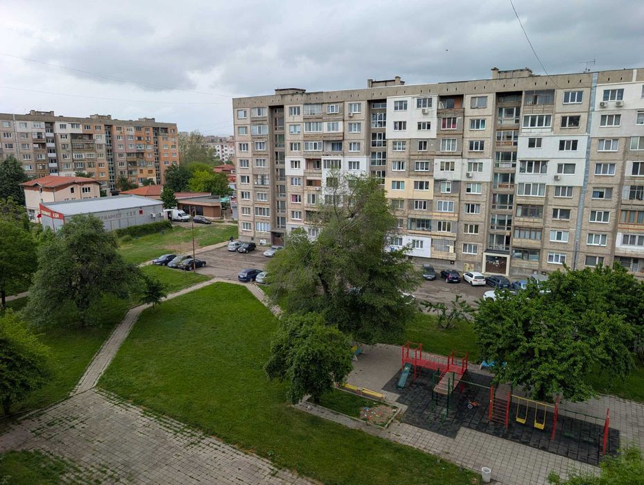 Непреходен 3-стаен, 89 м2 чисто – Перник / 20 мин. от София. Без Посредник.