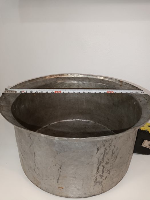 Медни съдове,2бр калайдисани и джезве,на150год менци,алуминий съд гюм,