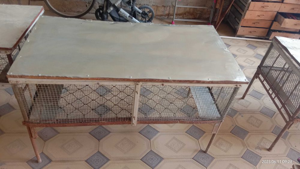 Крольчатники, цыплятники. Quyon va jujalar uchun kataklar.