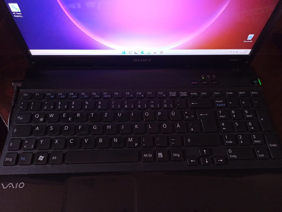 Laptop   Intel I3, 8GB RAM, SSD 125GB, HDD 500GB