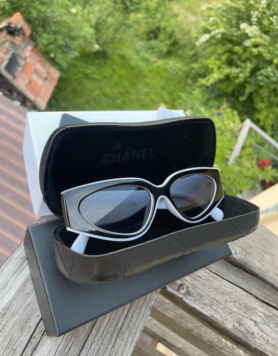 Ochelari de soare Chanel | Accesoriile incluse