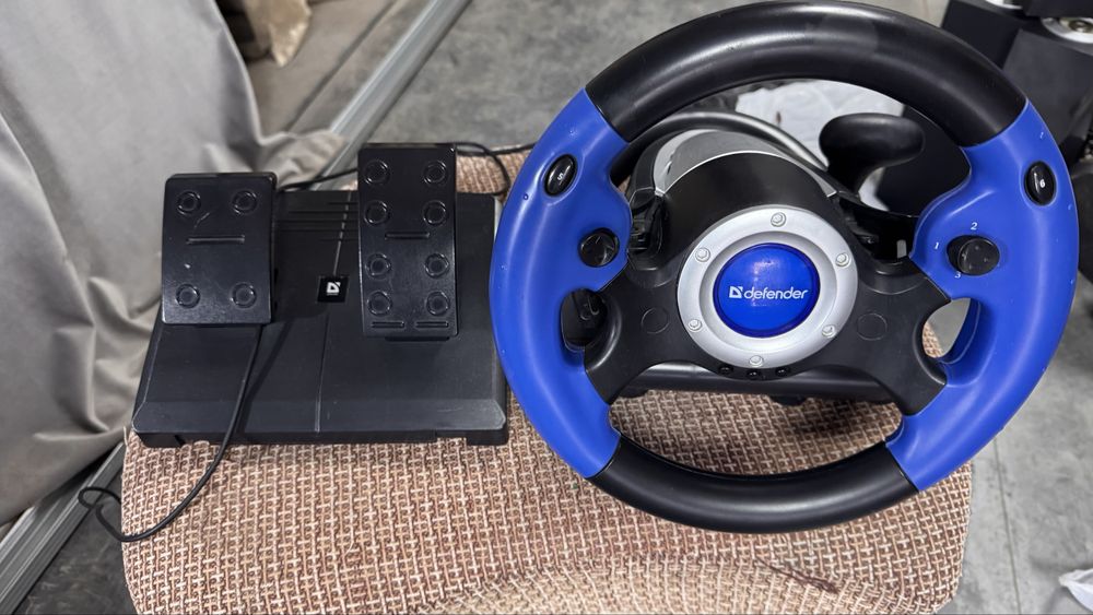 Игровой руль. В отличном сост.
