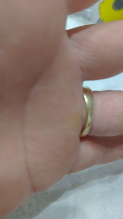 Vând inel superb de 18k cu 60 diamante este nou!Îl vând pt am nevoie b