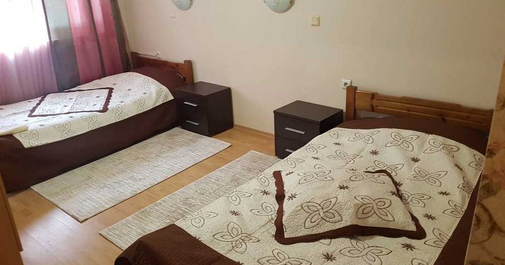 Дава се под наем Двустаен апартамент в Бургас, Меден рудник - зона А - 70 кв.м за 225 € - Снимка #2