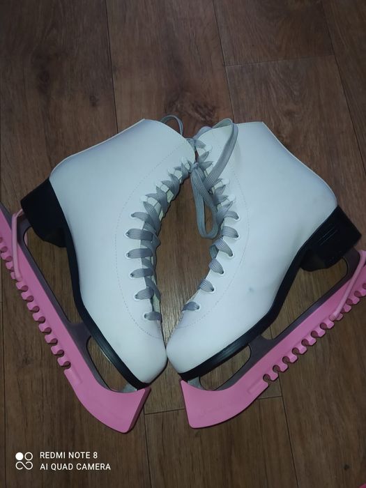 Продам коньки новые