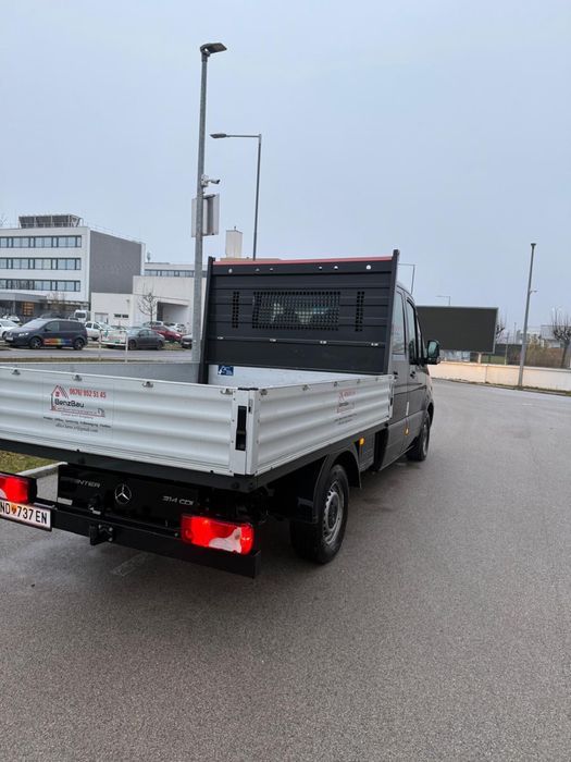 Mercedes-Benz. Sprinter