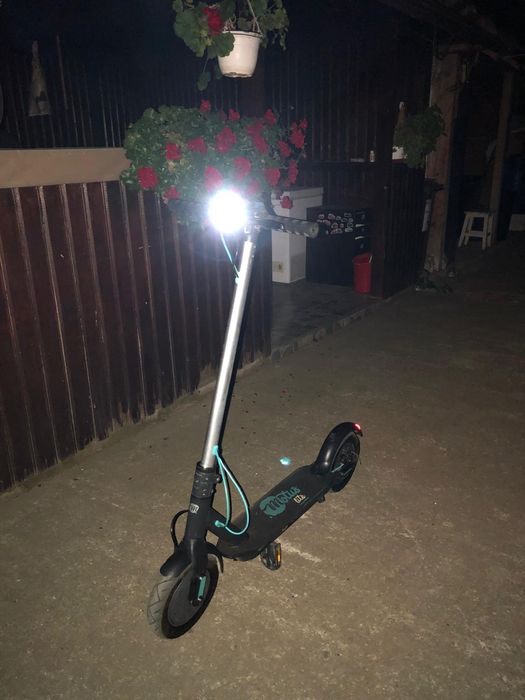 Vând trotineta electrică Motus Scooty 10 Lite